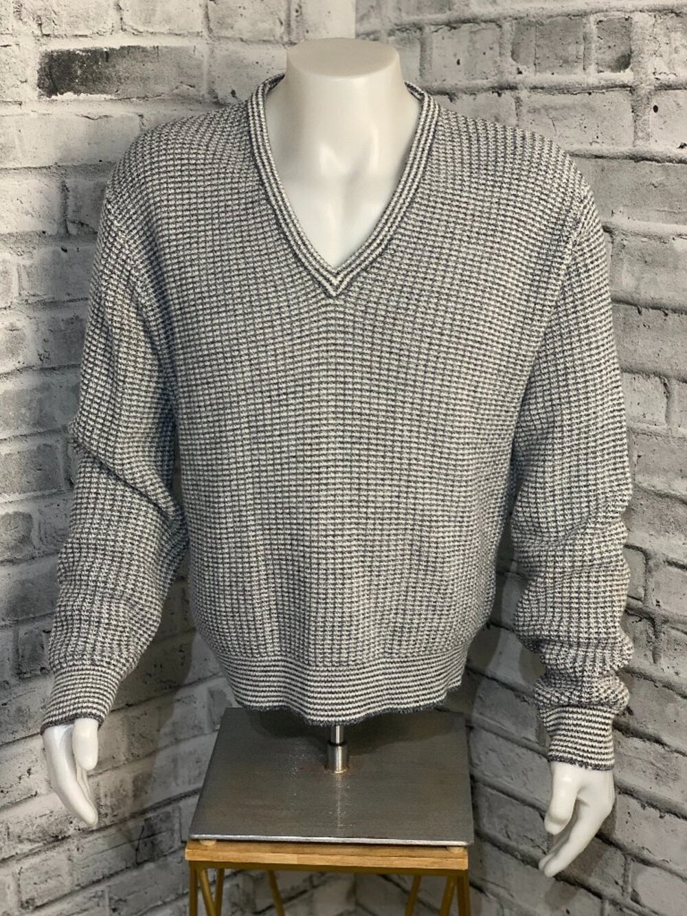 Vintage Jantzen Sweater Mens L Gray White Textured Knit V-Neck Retro Pullover